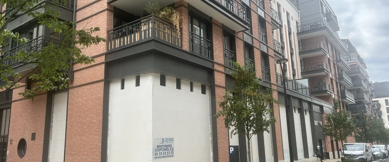 Façade du local du local de 196 m² au Village Delage, Courbevoie